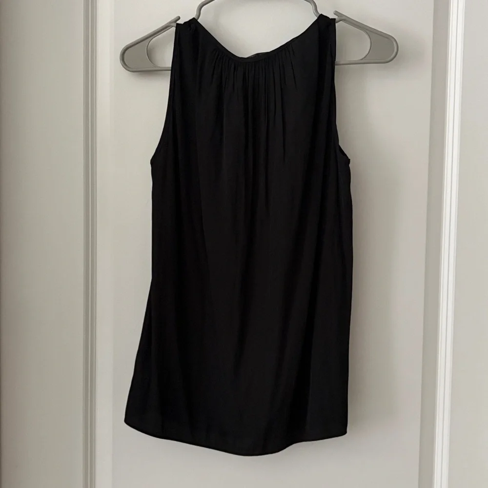 Lola & Sophie Black V-Neck Sleeveless Blouse